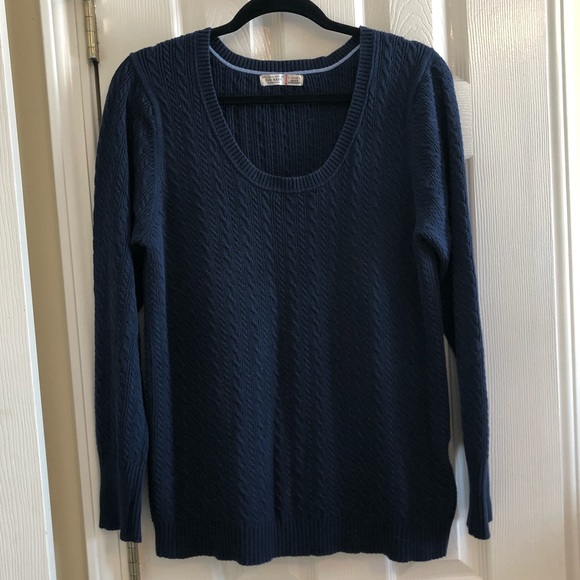Old Navy Sweaters - Old Navy cableknit sweater